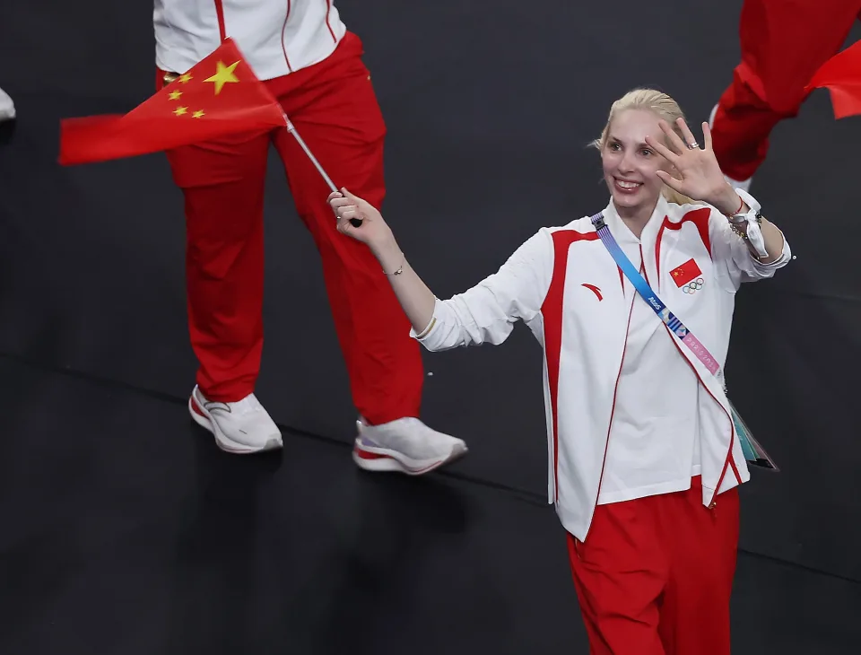 “Elf Queen” Coach Anastasia Bliznyuk Becomes Internet Sensation After Leading China to Gold